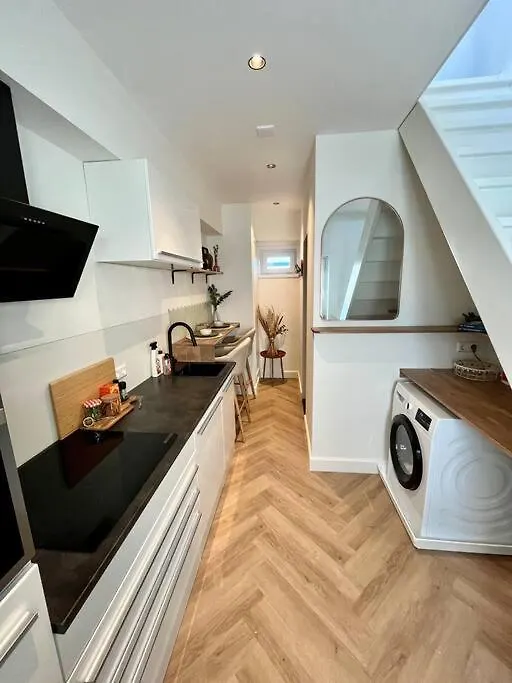 Tiny House In Center Aalsmeer I Close To Schiphol & Amsterdam 0*,  Netherlands