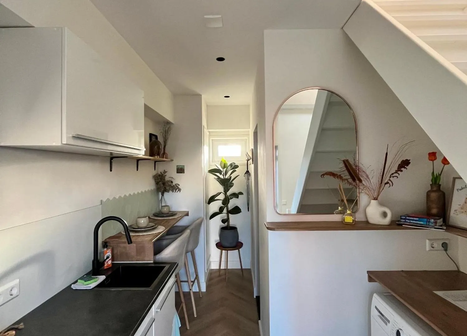 Tiny House In Center Aalsmeer I Close To Schiphol & Amsterdam Apartment